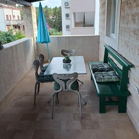 Apartments Marino - Near Family Friendly Beach Supetar Bagian luar foto