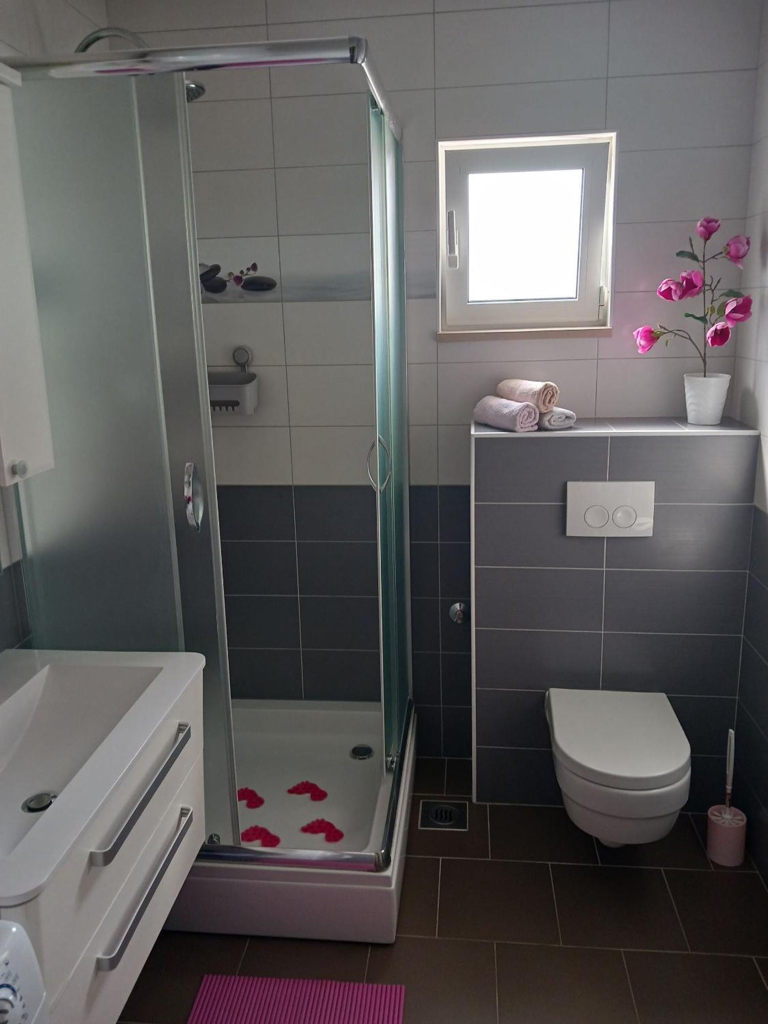 Apartments Marino - Near Family Friendly Beach Supetar Bagian luar foto